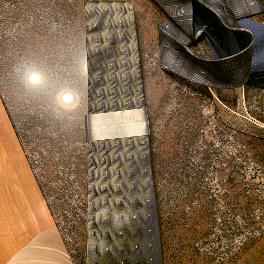 David Taylor dark green pattern tie